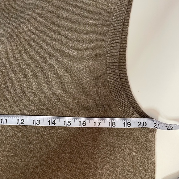 🥳 5/$20 Vintage: Dockers sweater vest. - Picture 5 of 7